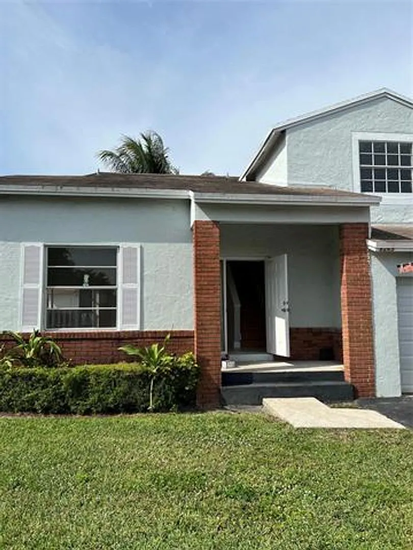 8265 NW 192nd Ter # 8265, Hialeah, FL 33015 — Photo 2