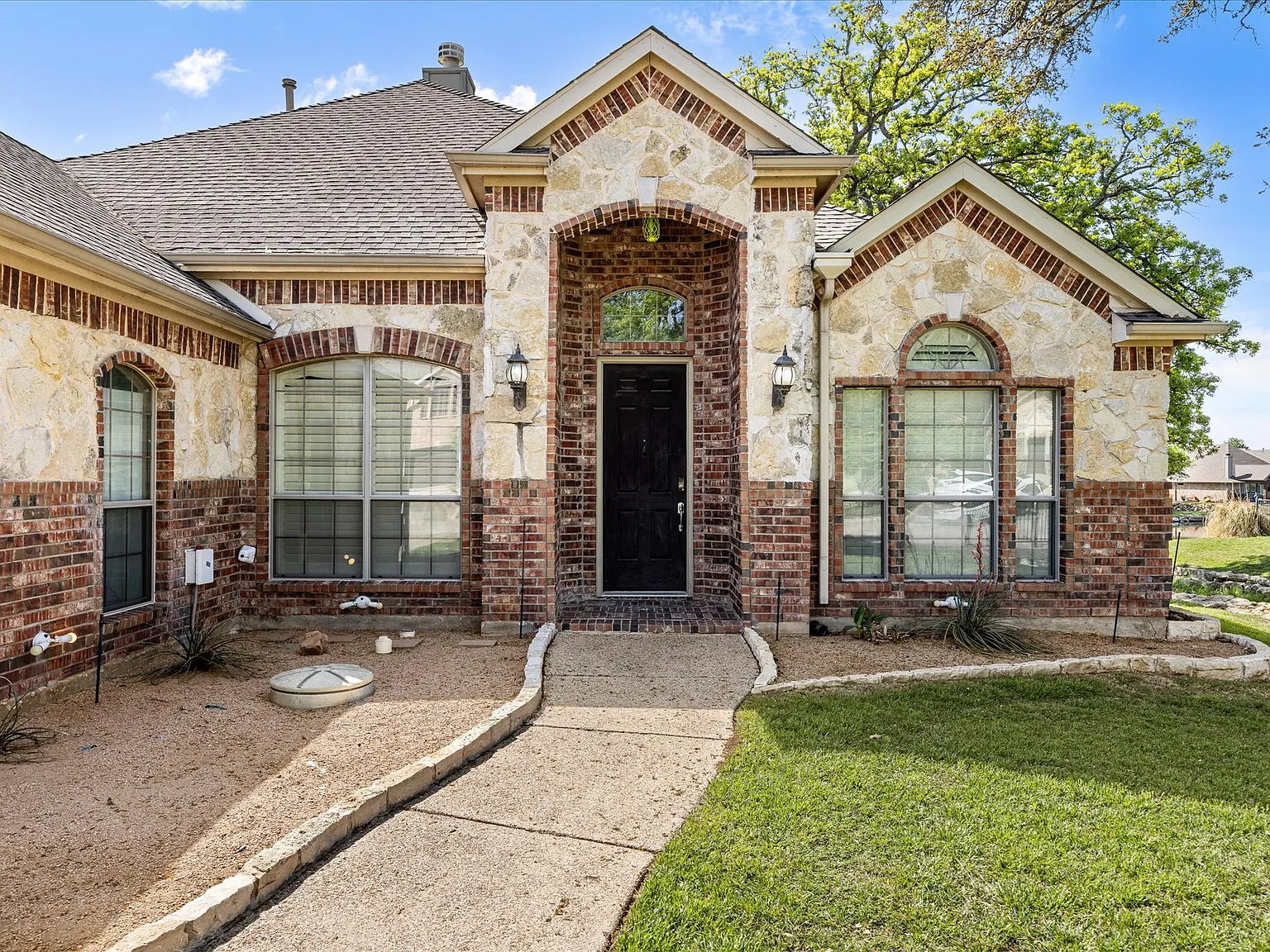 4 bed, 2.5 bath, 2428 sqft, $3,000 — Photo 3