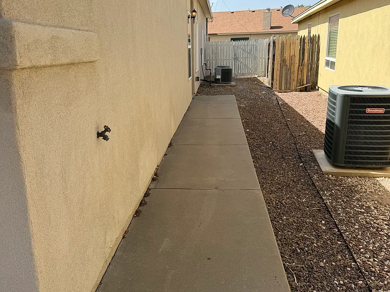 1600 Bradley Ct — Photo 3