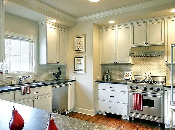 Kitchen inlcludes Viking appliances, honed granite countertops & breakfast bar
