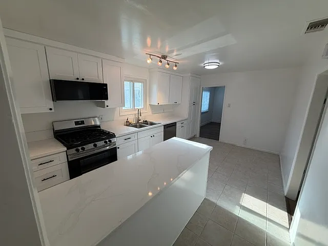 322 Magnolia Ave — Photo 3