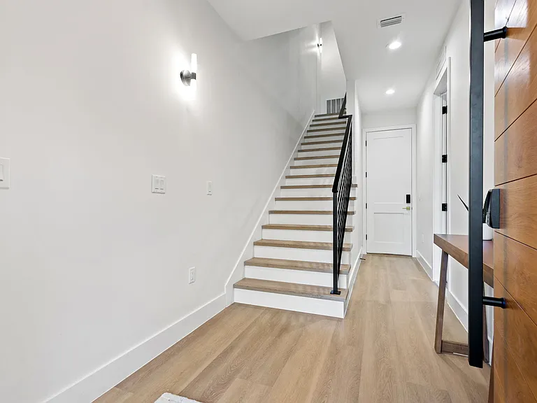 210 W Columbus Dr #3 — Photo 13