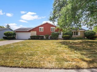 2669 Hampton Rd, Mishawaka, IN 46544