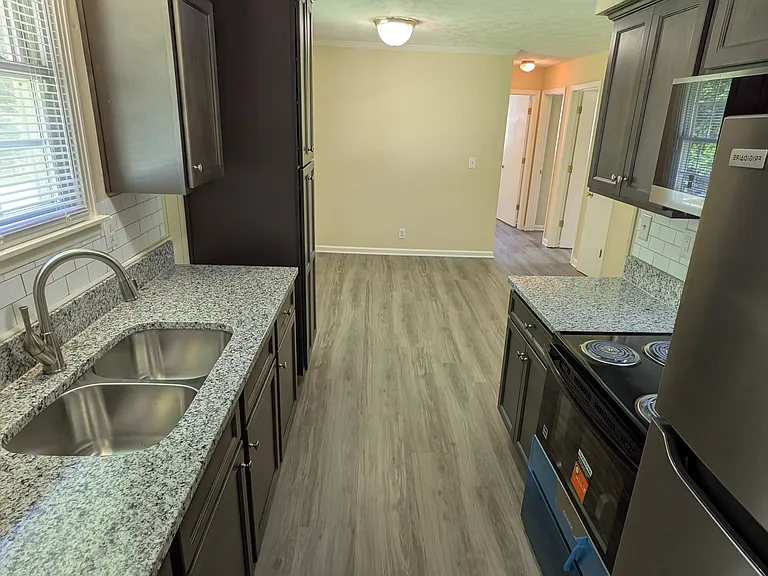 159 Ravenwood Cir — Photo 5
