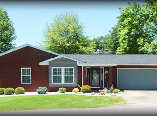 1100 Sunset Dr, Mc Leansboro, IL 62859
