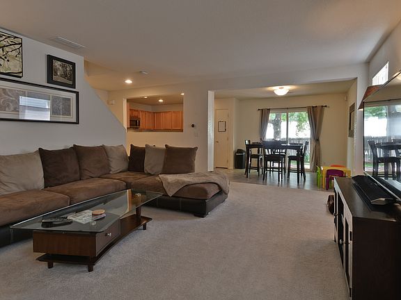 Family room w fireplae