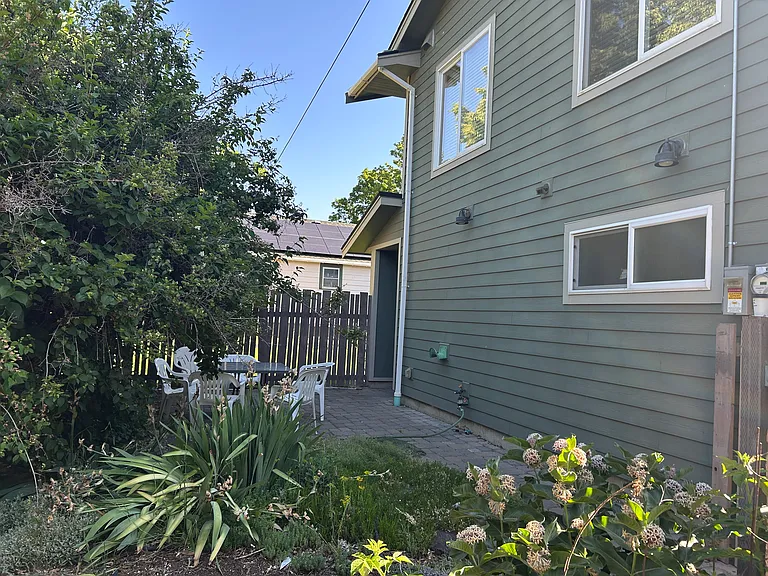 708 E 7th Ave #2 — Photo 12