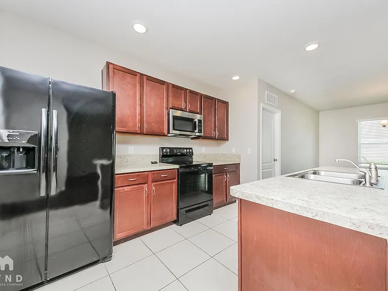1461 Powell Ln — Photo 6