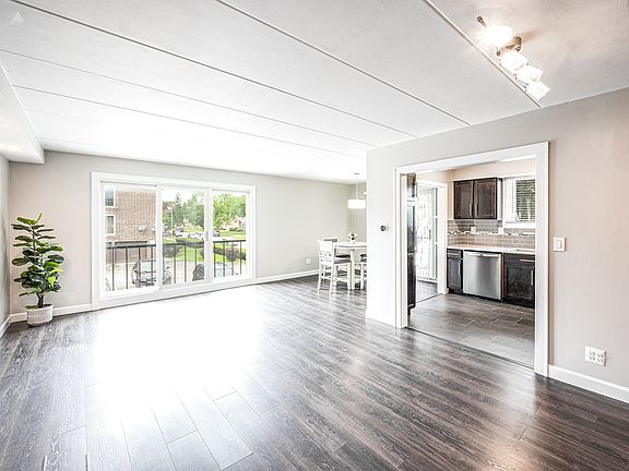 4th image of 5540 W 103rd St APT 2D