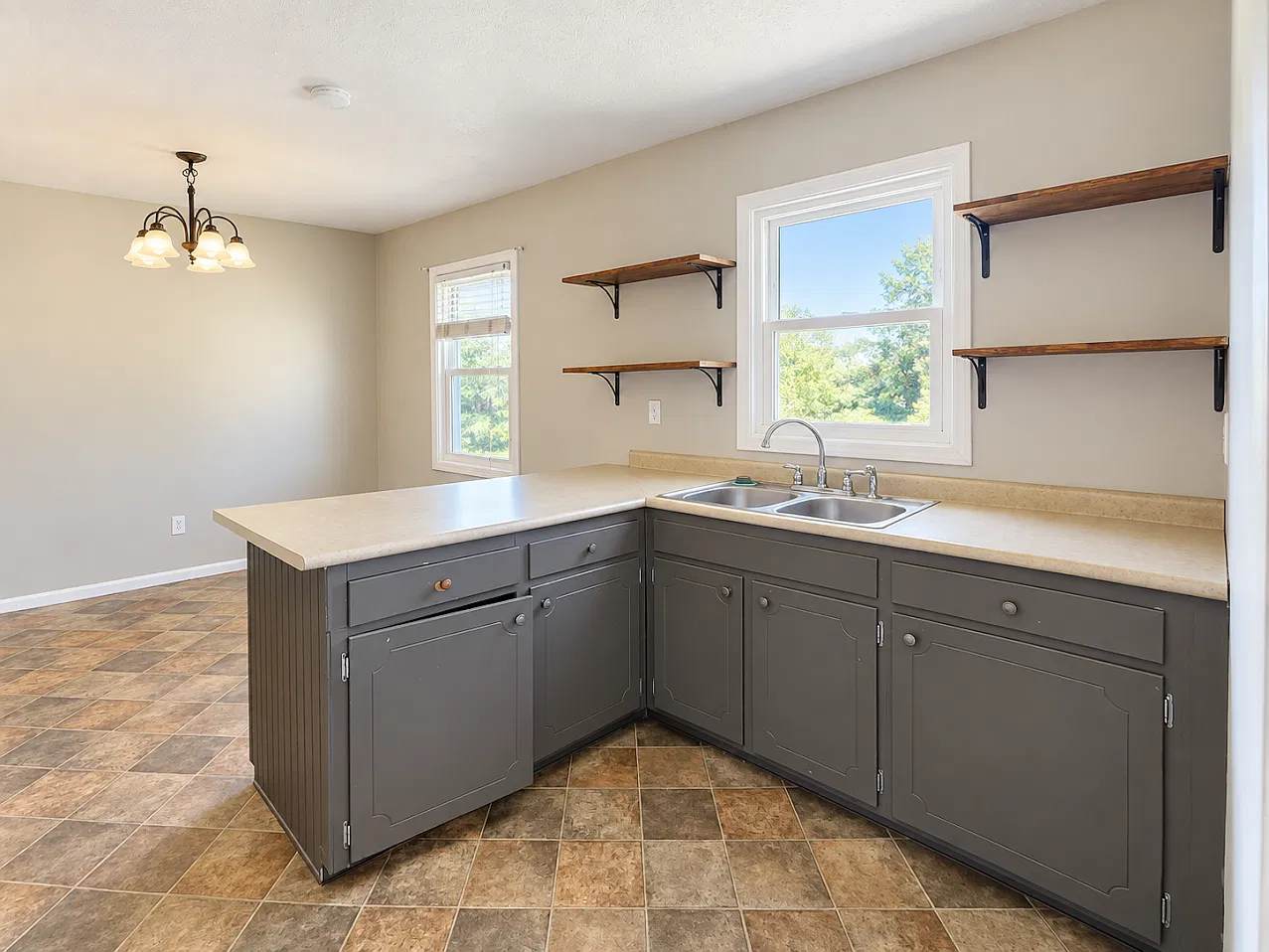 3 bed, 1.0 bath, $1,175 — Photo 4