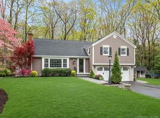 4 Sunset Hill Rd, Simsbury, CT 06070