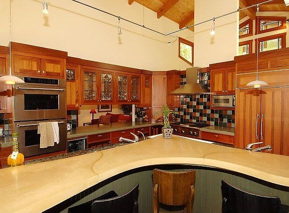 2nd image of 3815 Chatham Ct