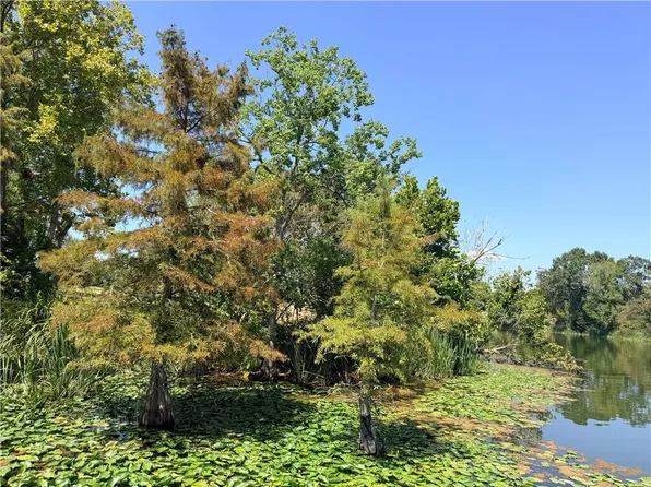 6 Rose Hill Plantation Rd, Natchez, LA 71456