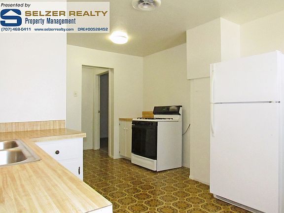4th image of 681 1/2 N Oak St