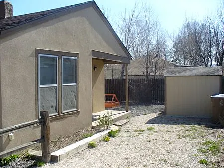857 N Pine St — Photo 2