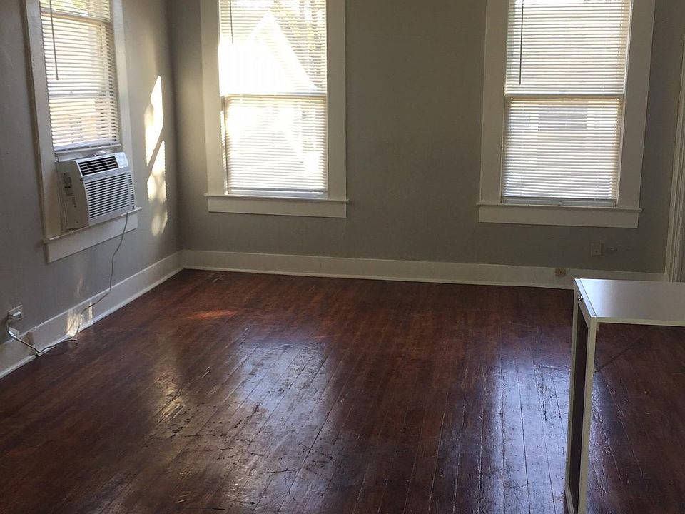 Main room for living/sleeping