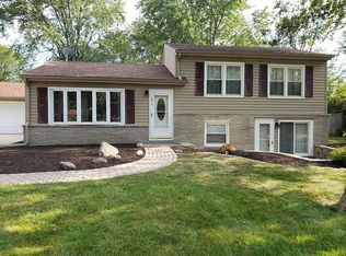 1211 Southview Dr, Schererville, IN 46375