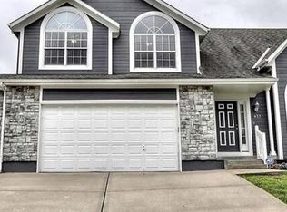 437 Pinnacle Dr, Raymore, MO 64083