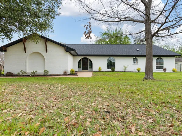 209 Roaring Springs Dr, Joshua, TX 76058