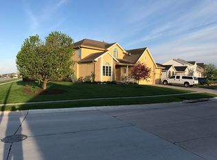 10704 S 210th St, Gretna, NE 68028