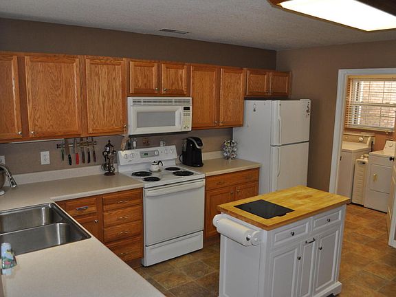 3rd image of 6769 La Christa Way