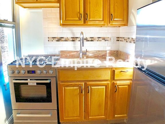 3rd image of 301 E 38th St APT 4C