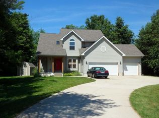 1020 S Westwood Dr, Midland, MI 48640