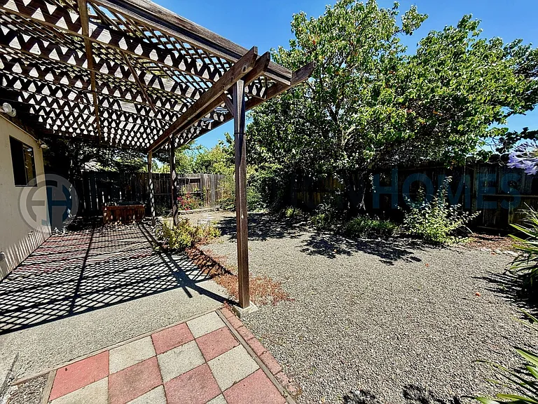 404 San Marin Dr — Photo 19