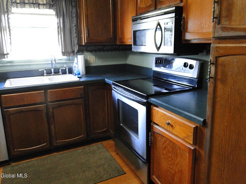 5th image of 2085 Lancaster Street