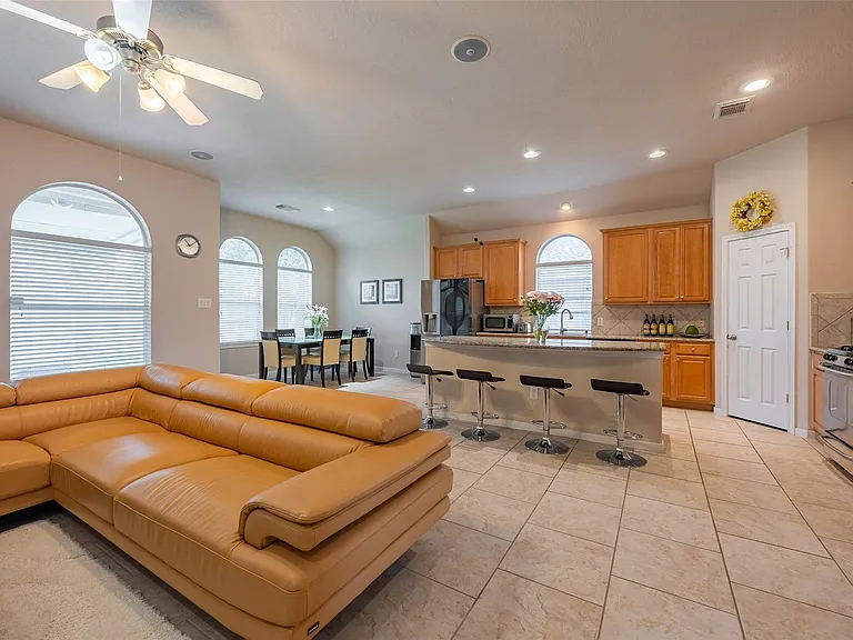 13815 Normandy Ct — Photo 8
