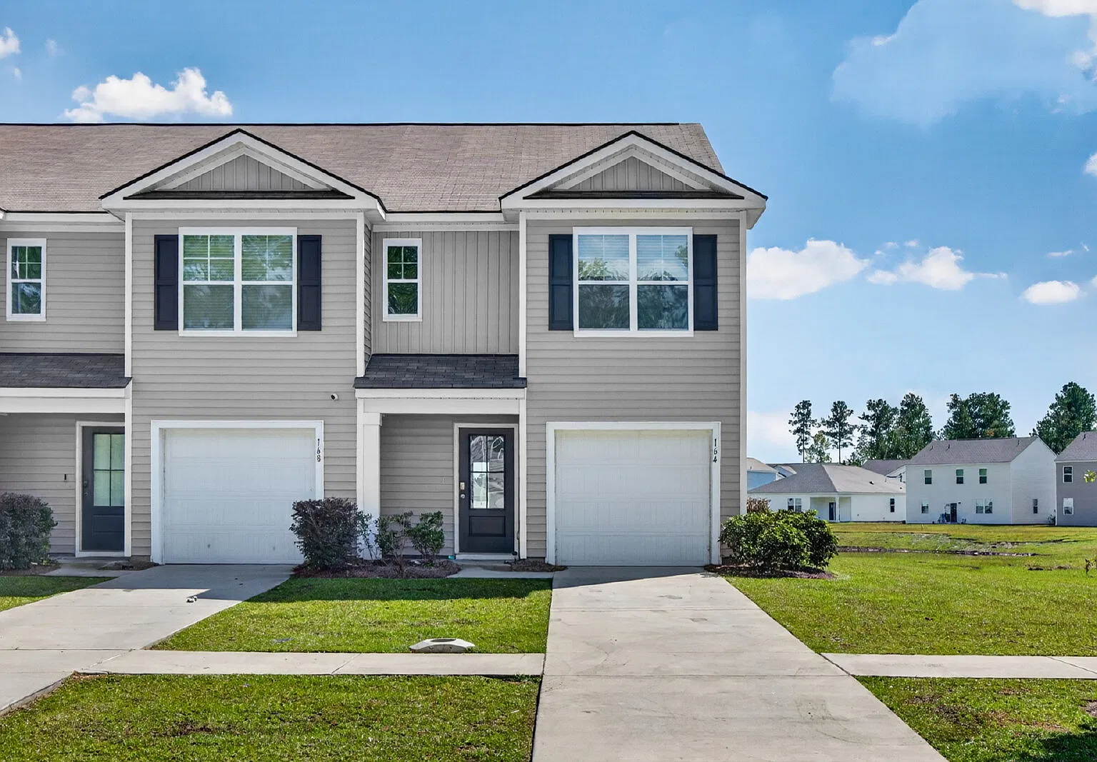 3 bed, 2.5 bath, 1418 sqft, $2,100 — Photo 1