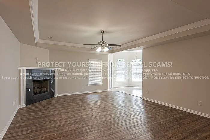 1674 N Hazeltine Dr — Photo 3