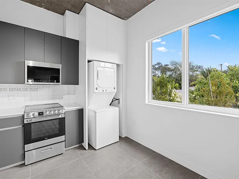 315 NW 32nd St #307 — Photo 9