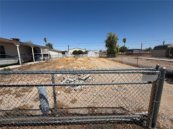 3rd image of 1822 Hualapai Drive