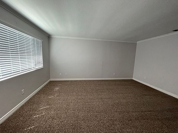 3rd image of 708 S Peggy St