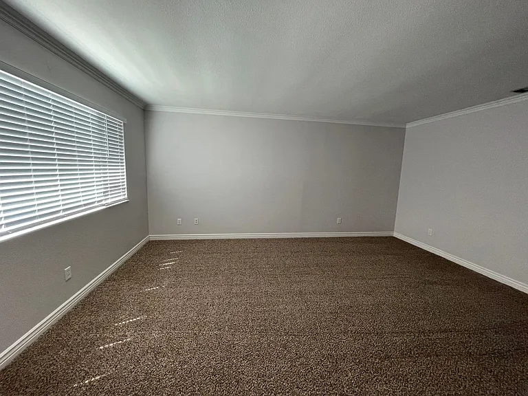 708 S Peggy St — Photo 3