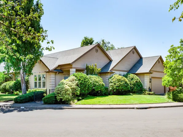 1243 Delrose Dr, Springfield, OR 97477
