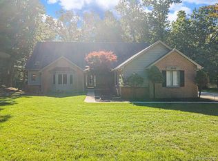 5960 Turnberry Dr, Commerce Township, MI