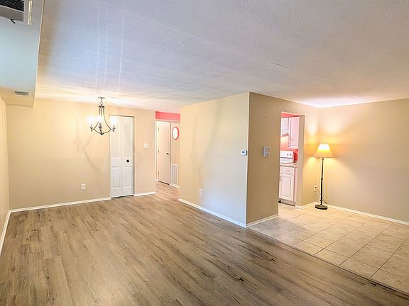 3rd image of 2461 Brookledge Rd APT A11