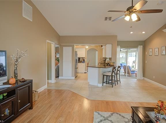 3rd image of 2124 SE 11th St