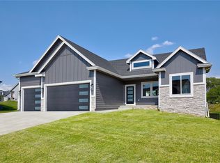2965 Sunflower Dr, Waukee, IA 50263