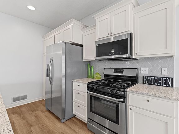 2nd image of 10730 Knollwood Ln
