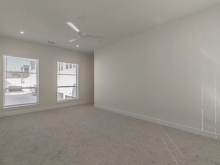 682 W Main St — Photo 20