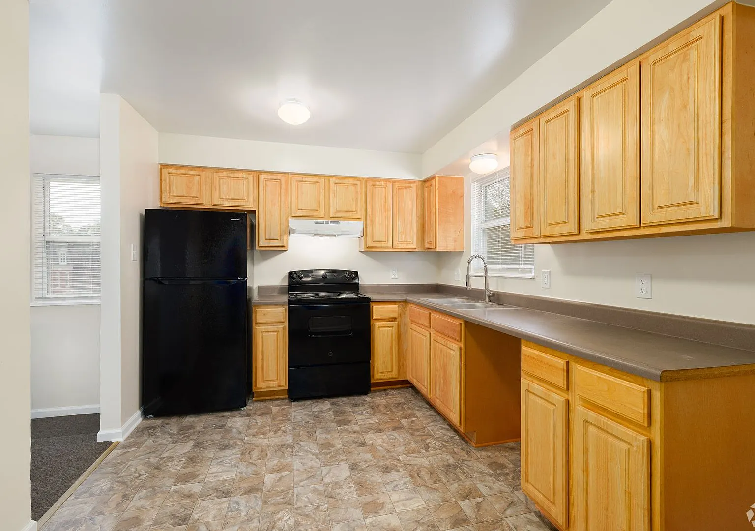 College Hill Apartments — Photo 4