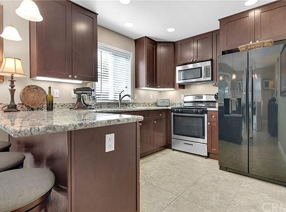 3rd image of 6575 Serra Ct
