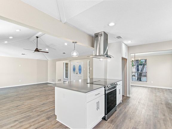 4th image of 15110 Leafy Ln