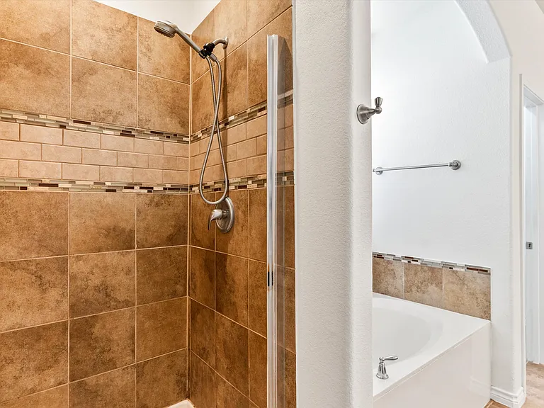 5733 Coleto Creek Cir — Photo 24