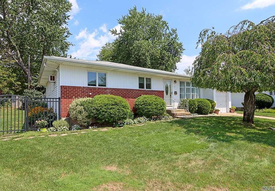 1st image of 11 Frankie Ln