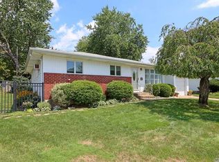 11 Frankie Ln, Old Bethpage, NY 11804