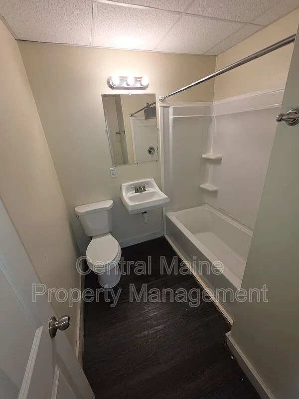 2 bed, 1.0 bath, $1,375 — Photo 4